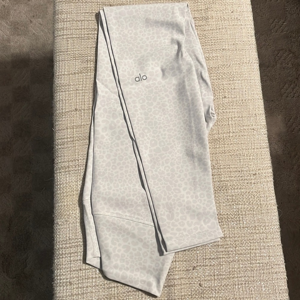 alo white cheetah print legging, Size S